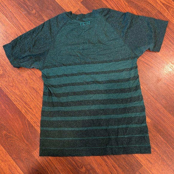 TCA Men’s Short-Sleeve Wicking Shirt (M) - Picture 6 of 7